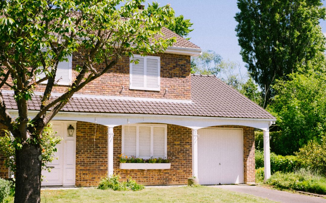 Is Your Roof Trying to Tell You Something? Signs It’s Time to Replace It